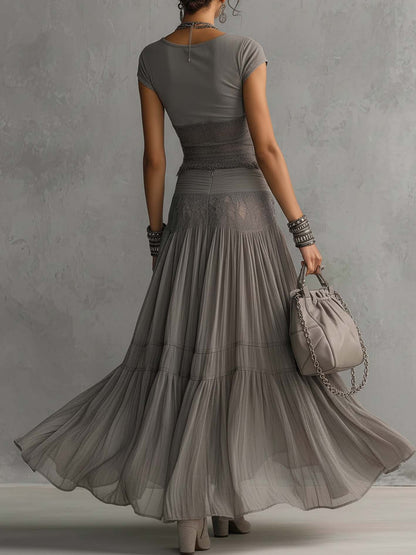 Conjunto de Top con Paneles de Encaje y Falda Maxi Plisada en Gris