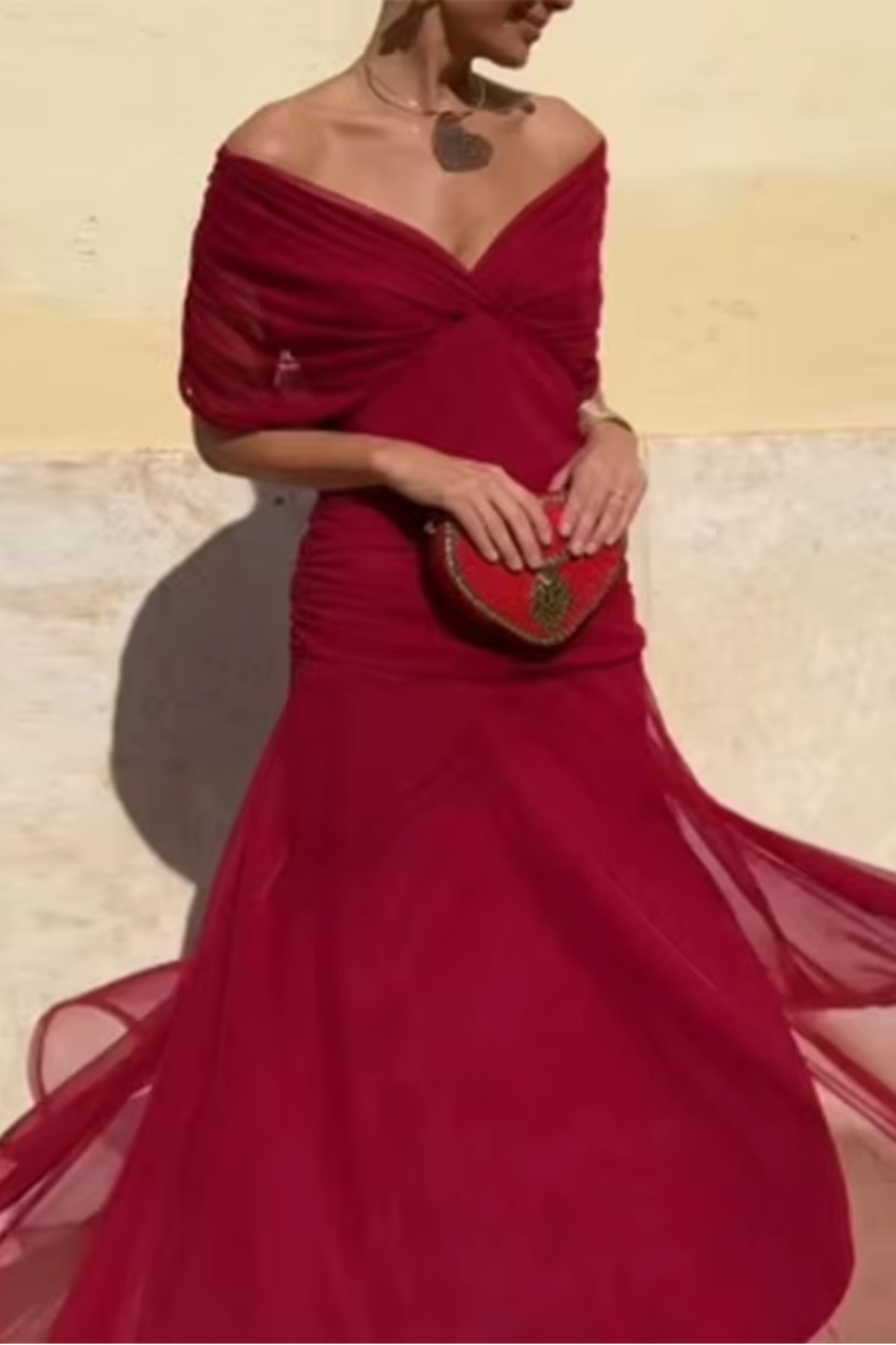 VERO -  ELEGANTE VESTIDO DE FIESTA CON CUELLO EN V