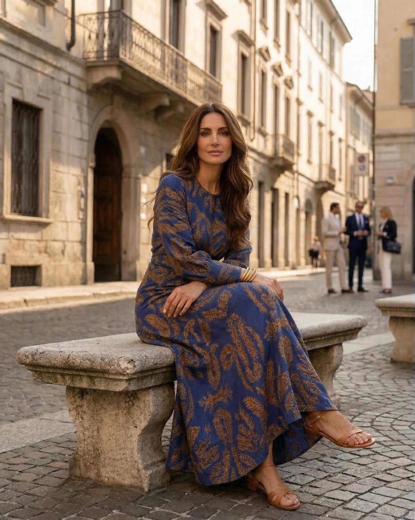 Isadora – Vestido Midi Elegante con Nudo en la Cintura y Estampado Artístico